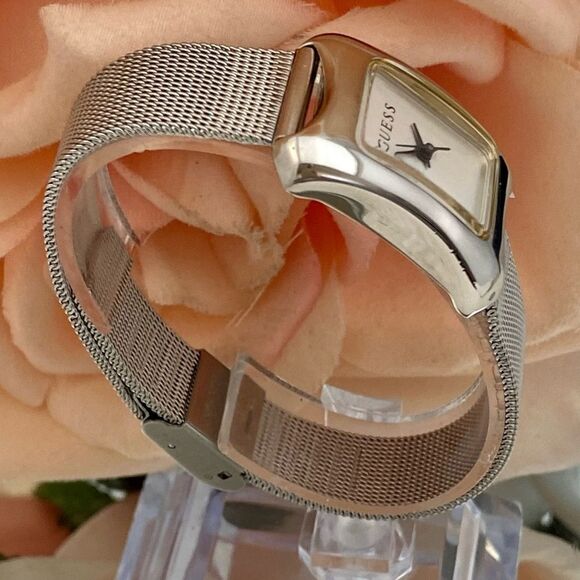 Vintage 1995 Guess Ladies Watch with Adjustable Mesh Band - Picture 4 of 14